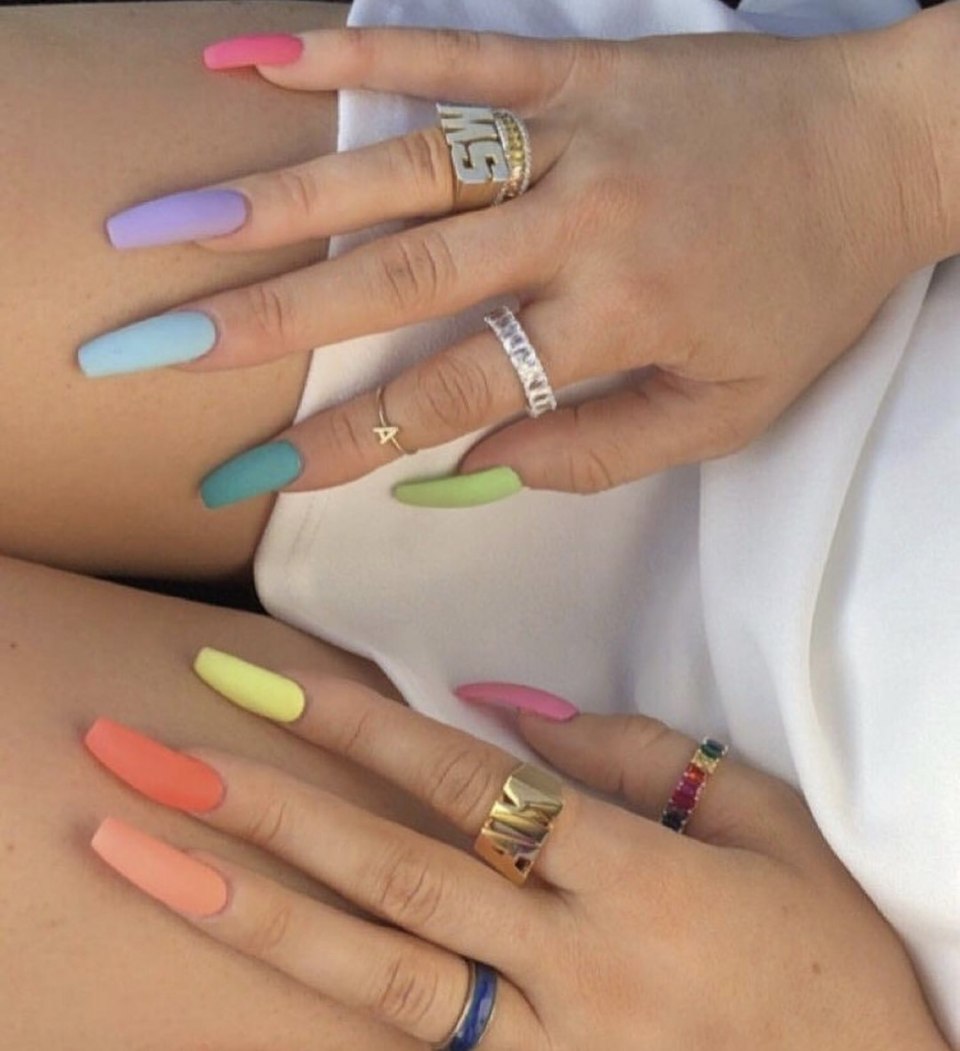 Сочетание желтого в маникюре