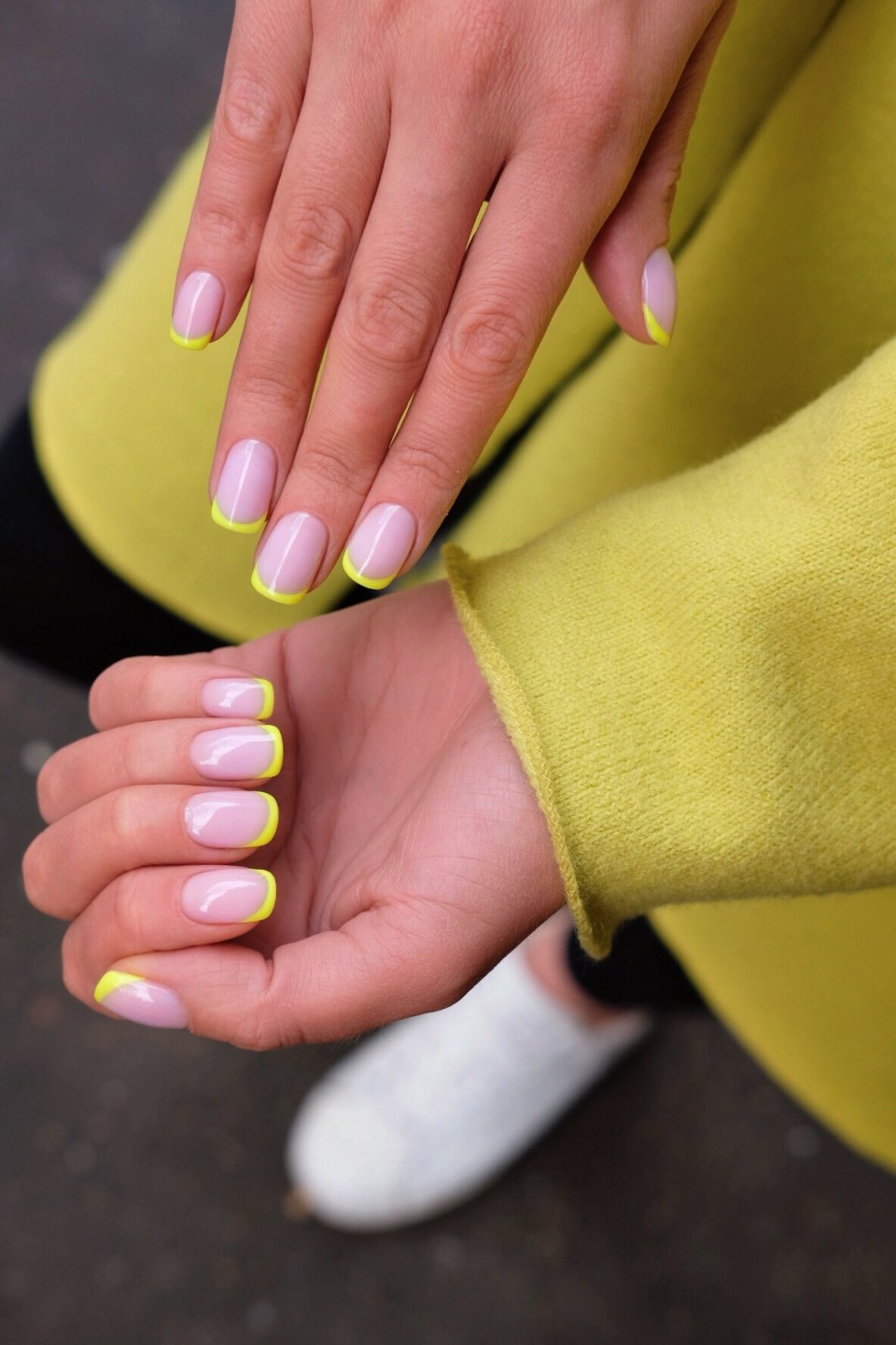 Маникюр желтый френч