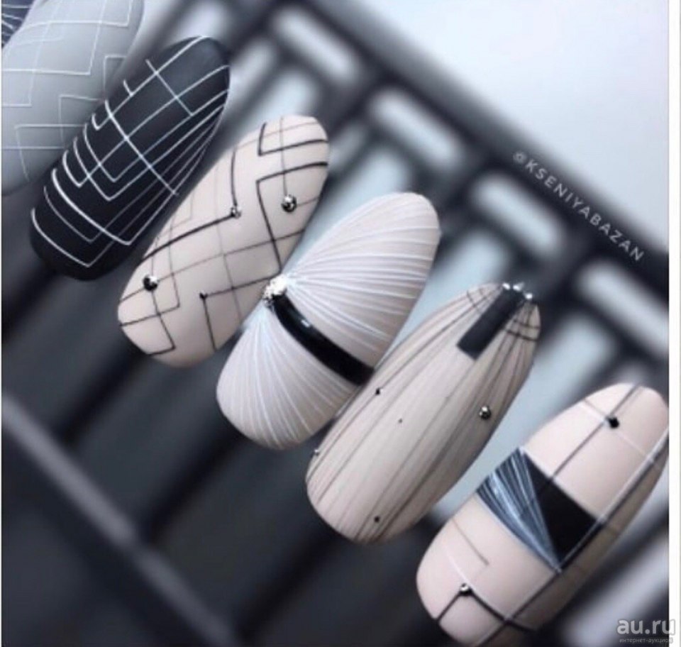 Маникюр с черной паутинкой