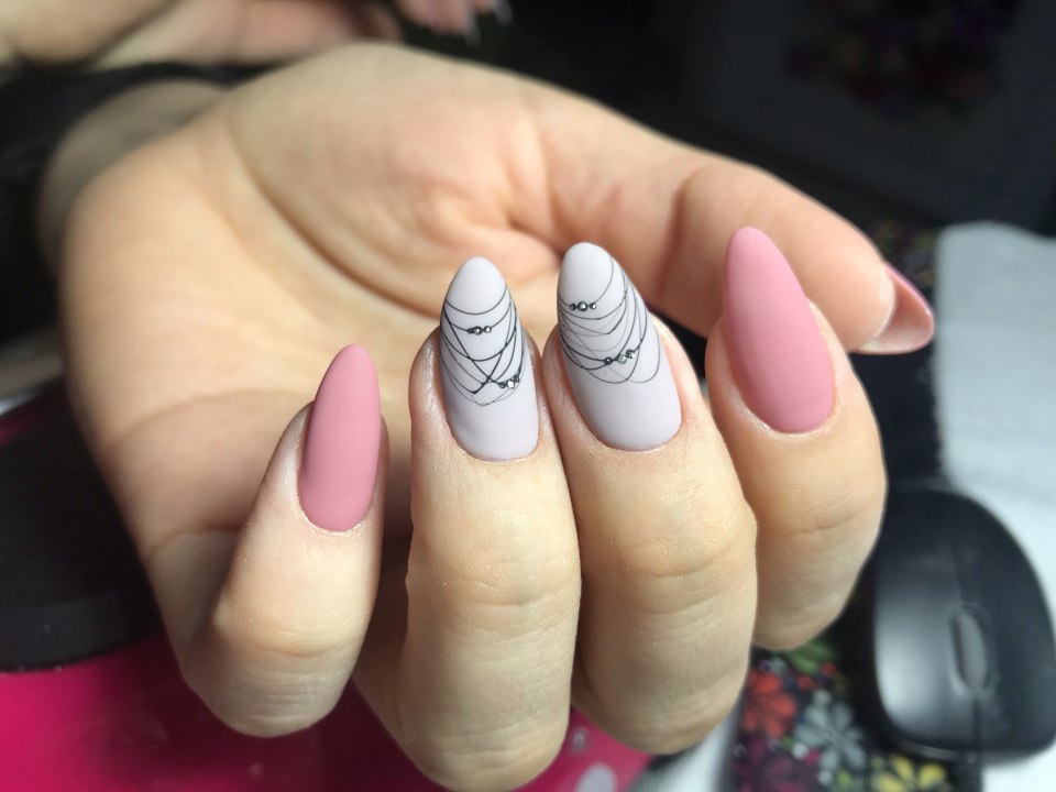 Дизайн ногтей с паутинкой
