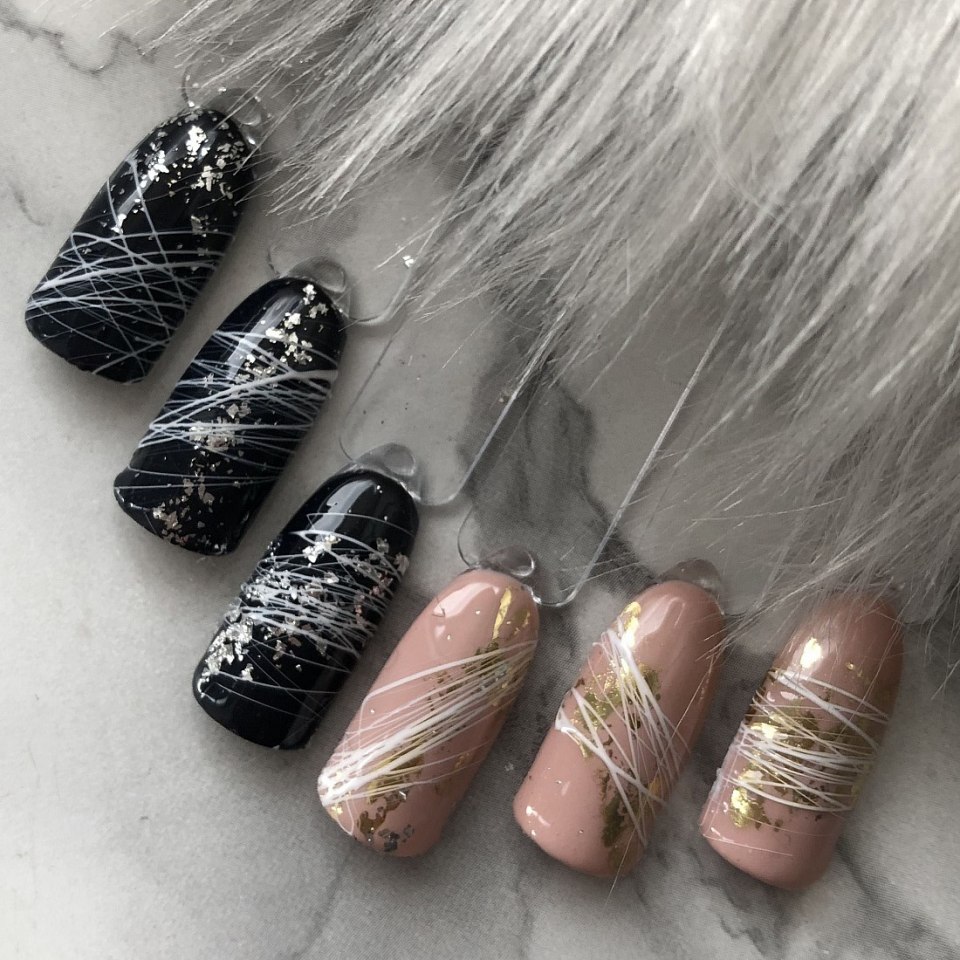 Серый маникюр на коротких ногтях паутинка