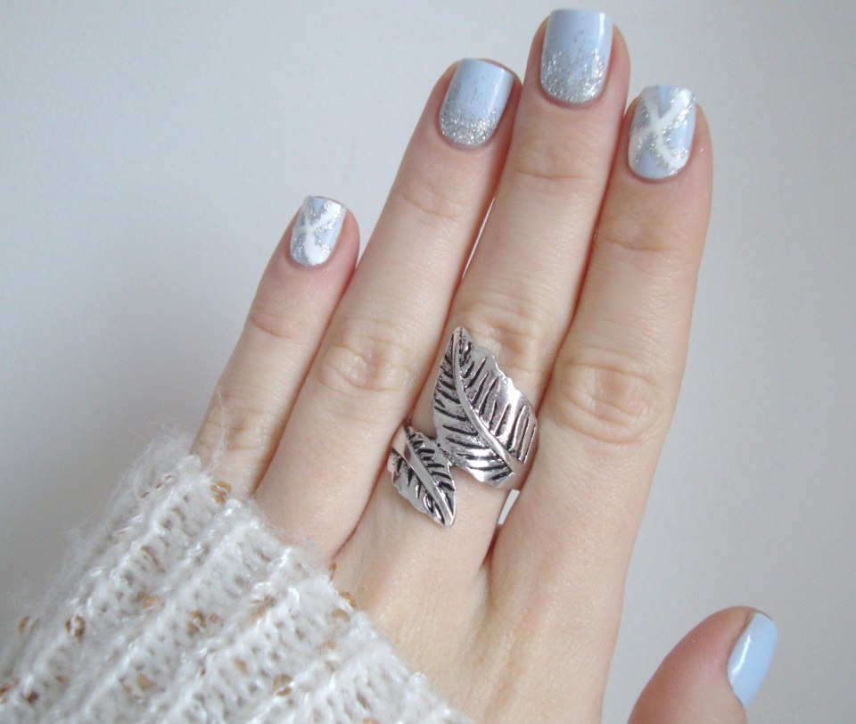 Маникюр с паутинкой