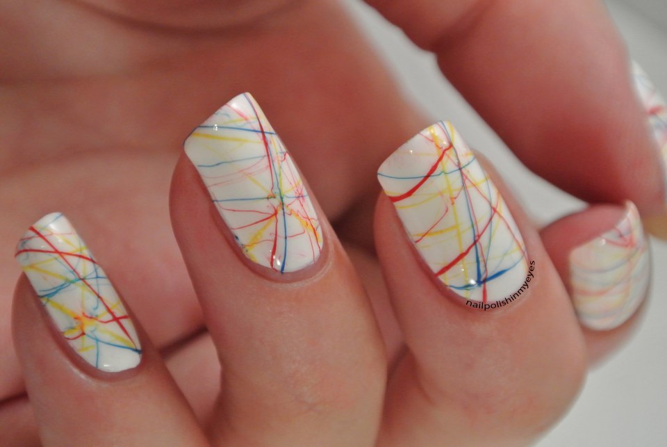 Маникюр с цветной паутинкой