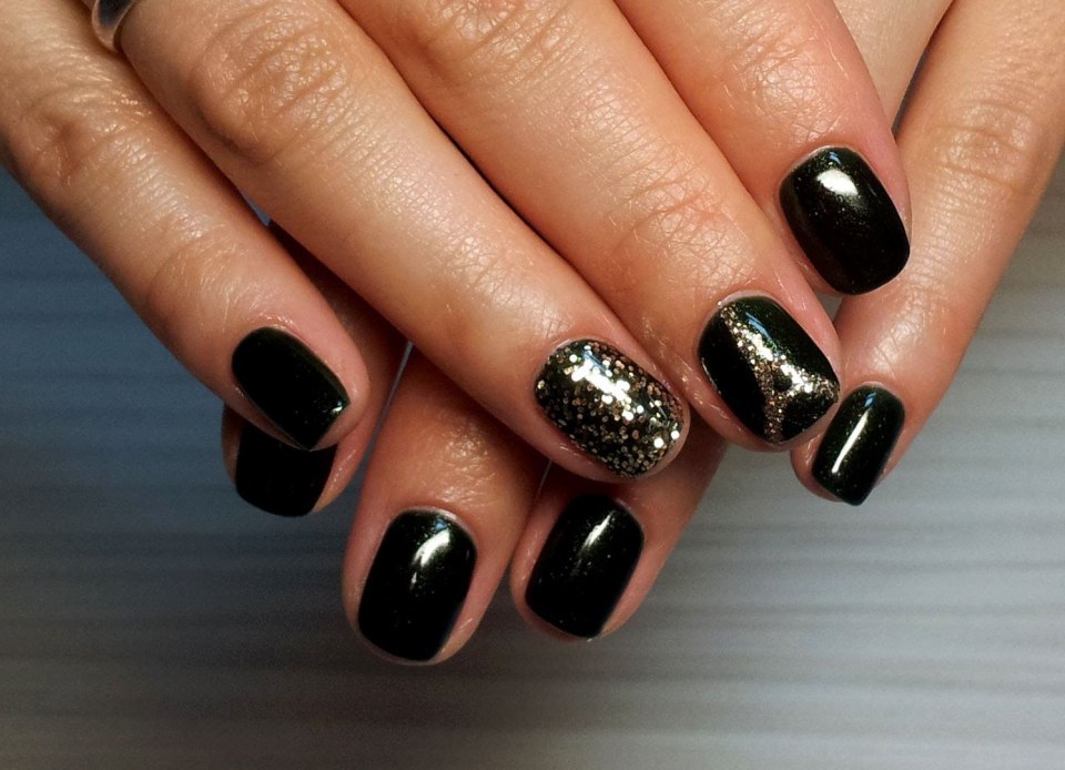 Шеллак на короткие ногти черный