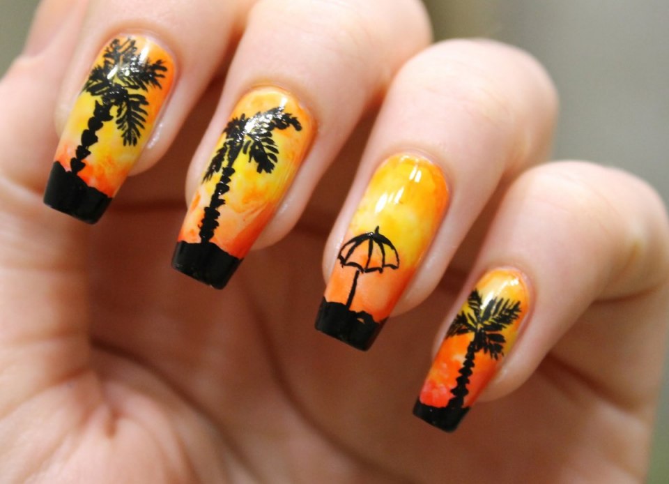 Красивый маникюр с пальмами