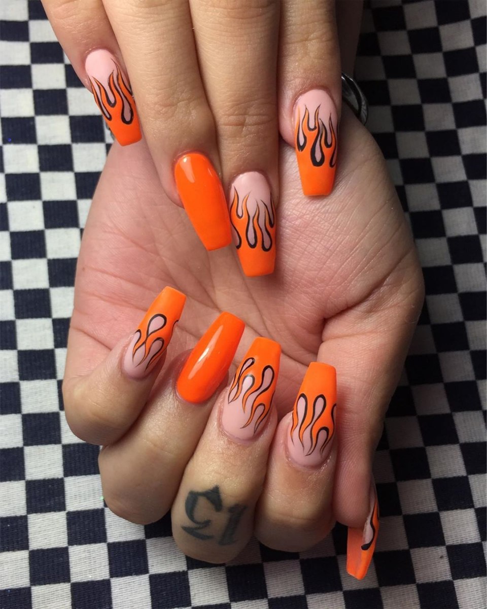 Огненный оранжевый маникюр