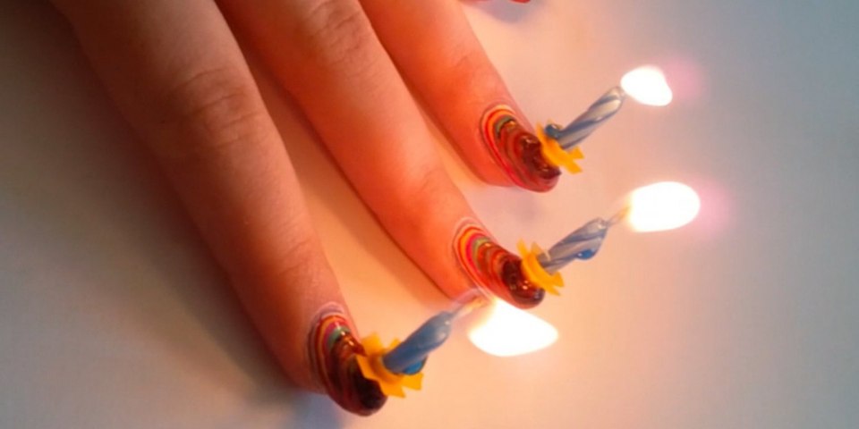 Маникюр с огоньком