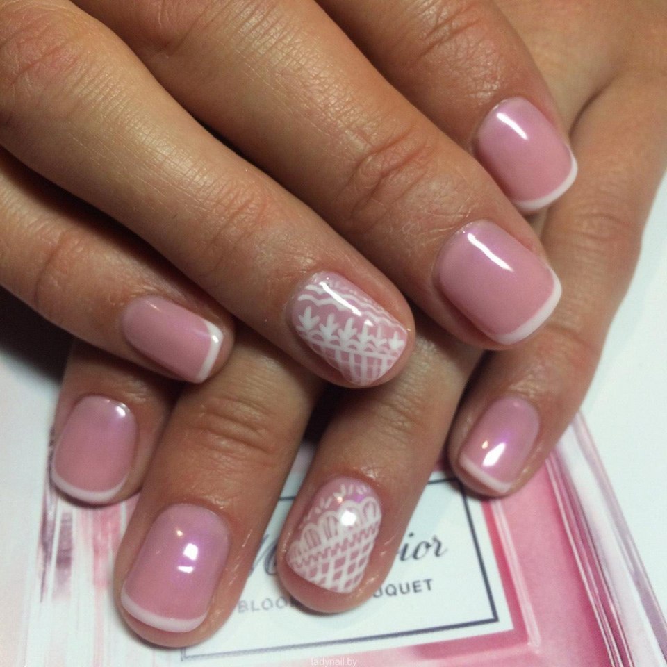 Французский френч на короткие ногти розовый