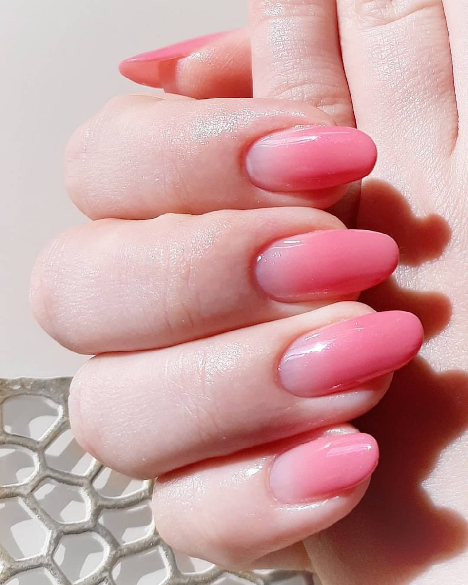 Растяжка цвета на ногтях