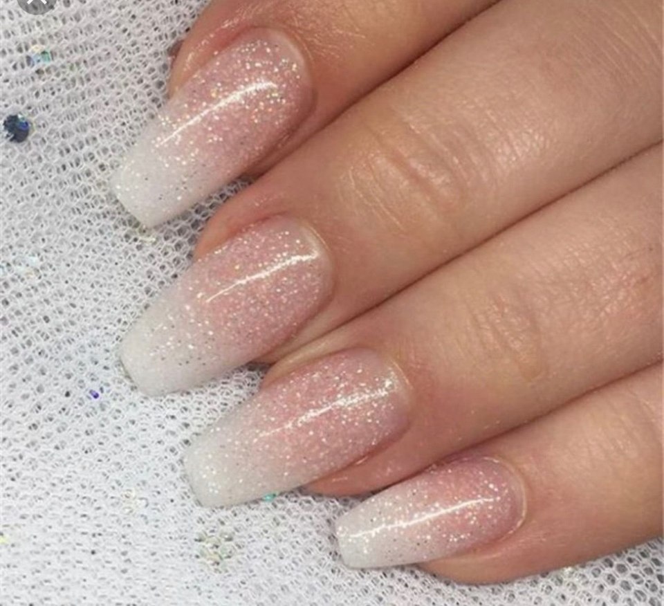 Ногти бесцветные с блестками