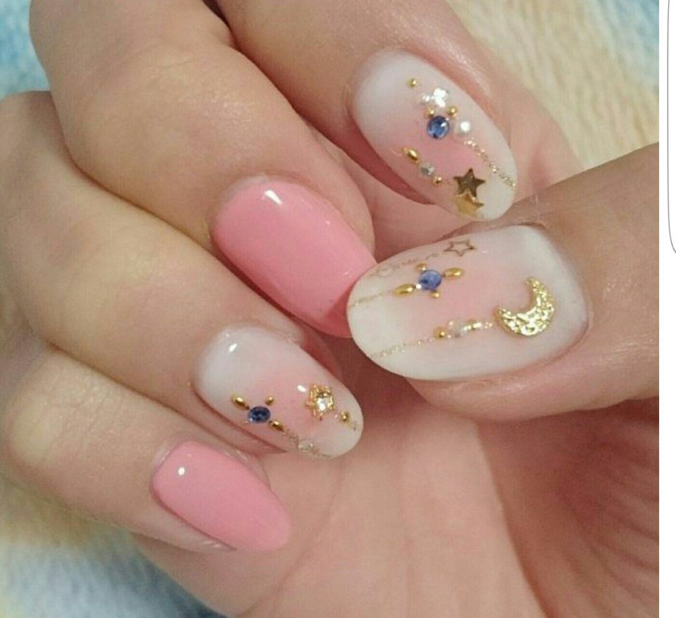 Маникюр бежевый с рисунком