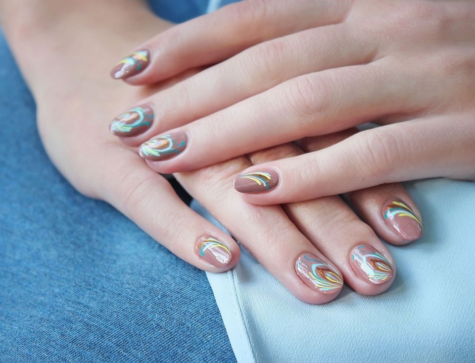 Летний маникюр женский