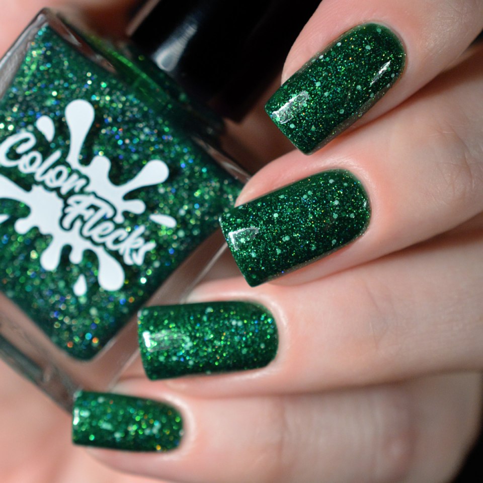 Зелёный маникюр с блестками