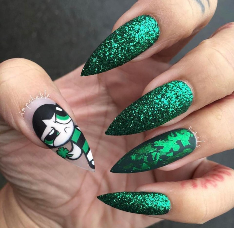 Ногти зелёные с блестками