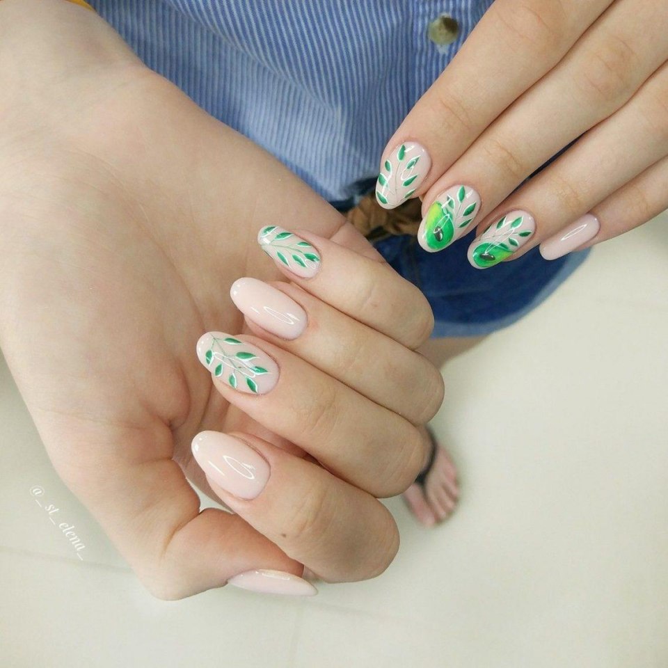 Красивый маникюр с авокадо