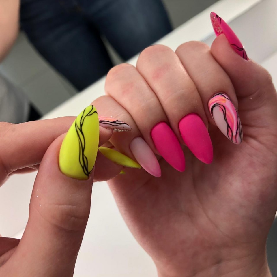 Экстравагантный маникюр 2021