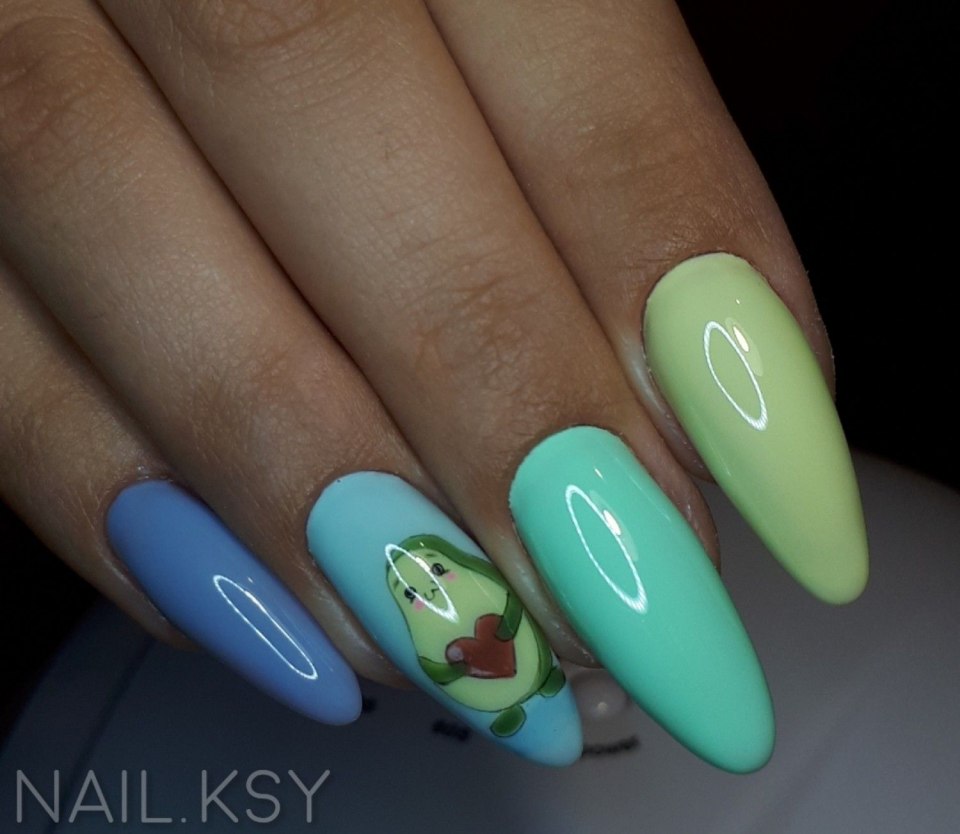 Маникюр с авокадо на длинные ногти