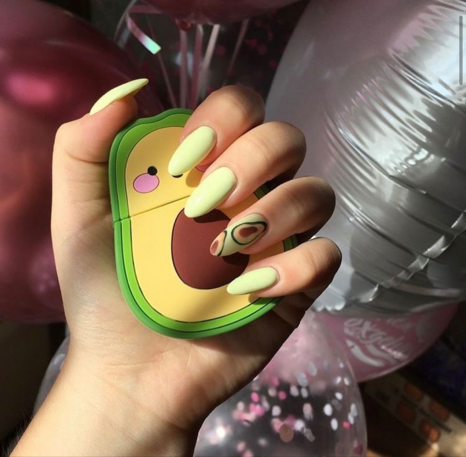 Ногти с авокадо