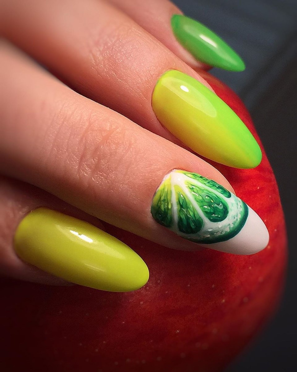 Маникюр с авокадо на короткие ногти