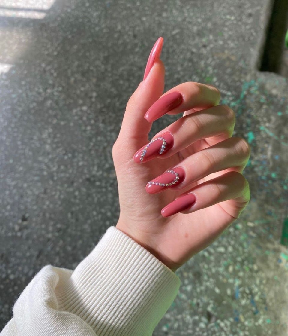 Маникюр с авокадо на длинные ногти