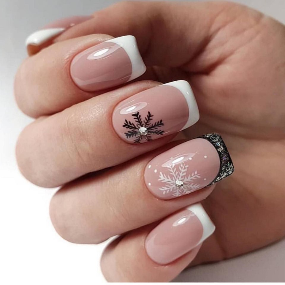 Маникюр на новый год красный