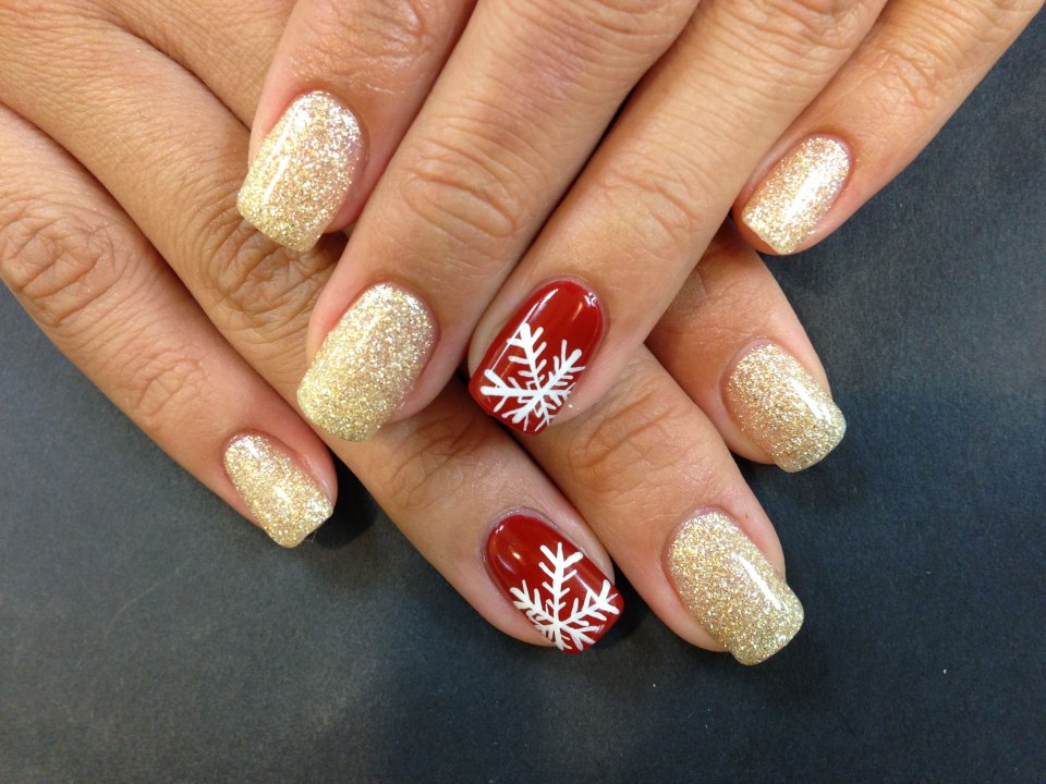 Новогодний маникюр в синем цвете