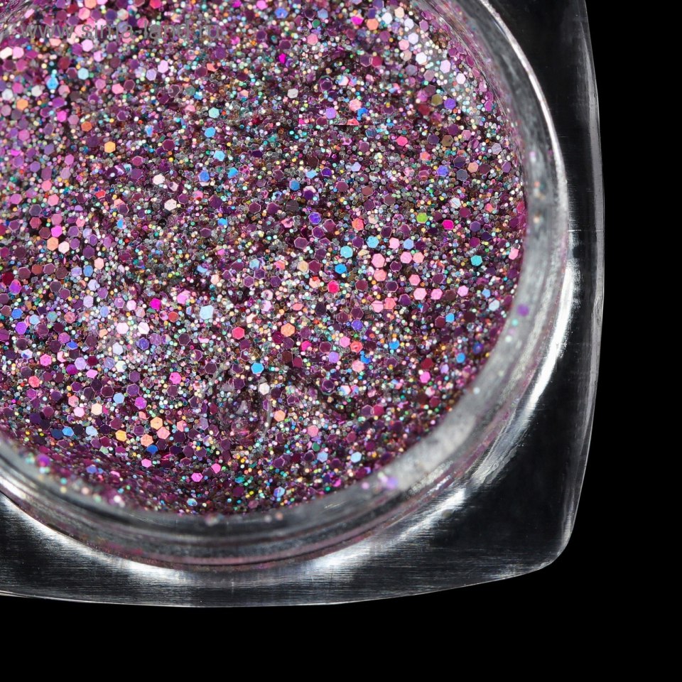 Яркий маникюр с блестками