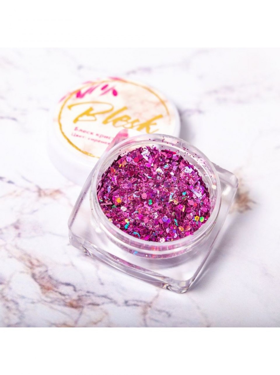 Топ с блестками для ногтей