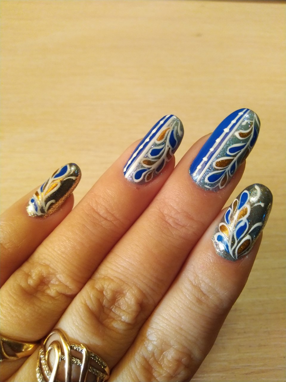 Маникюр на короткие ногти абстракция