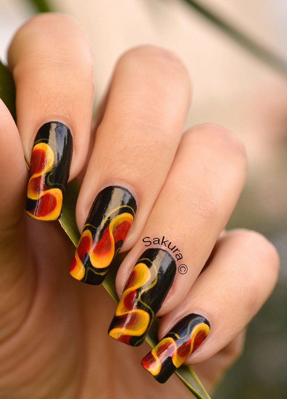 Маникюр с цветами