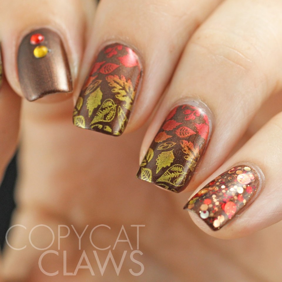 Маникюр осенний 2020 красный с листьями