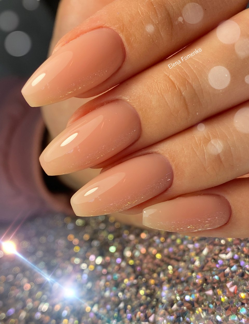 Молочный маникюр на длинные