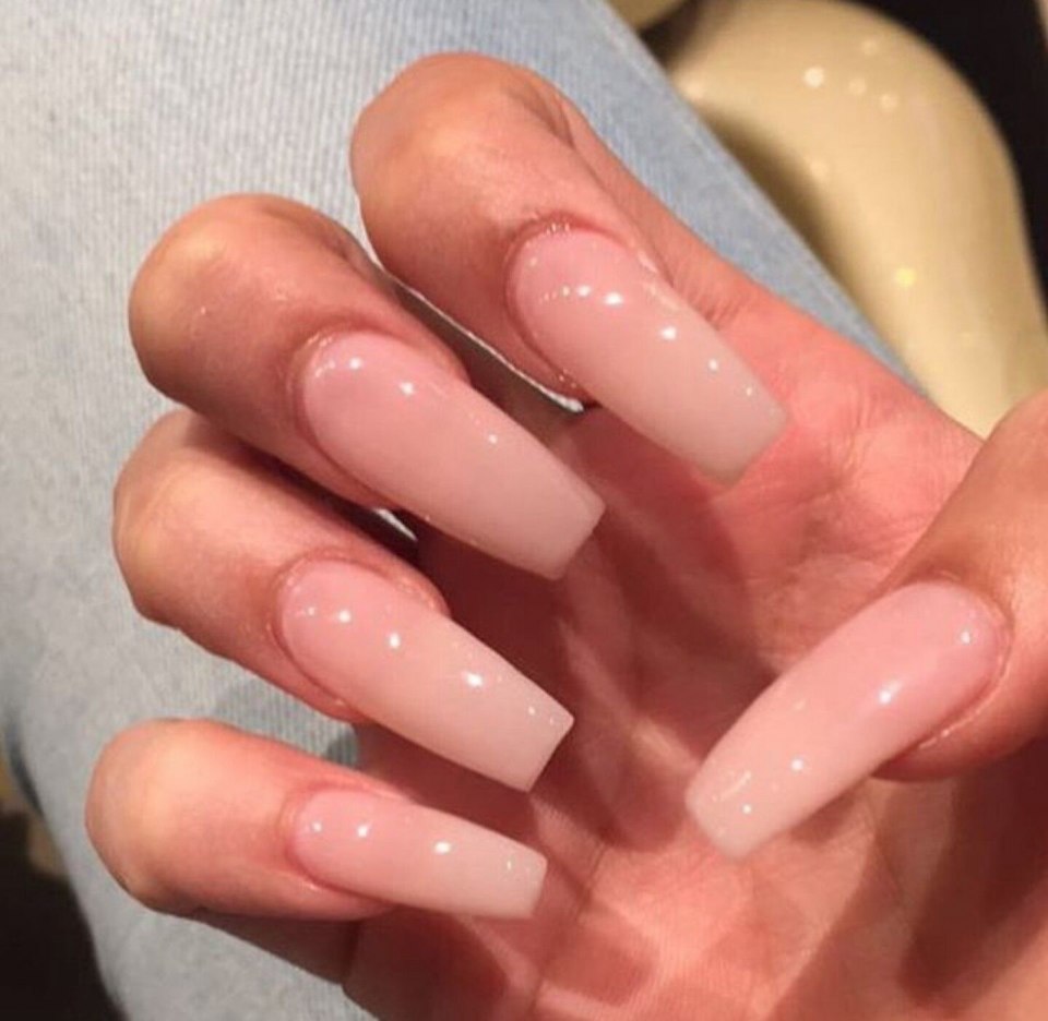 Ногти молочного цвета