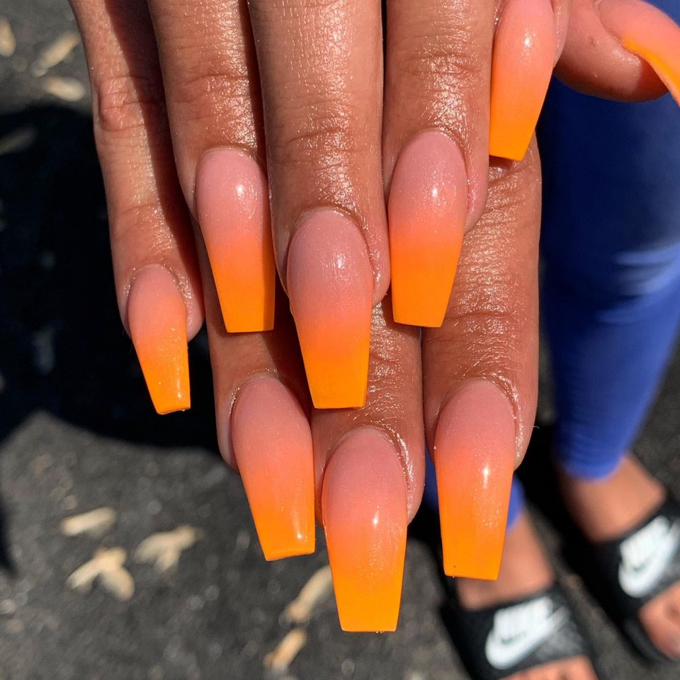 Маникюр омбре оранжевый