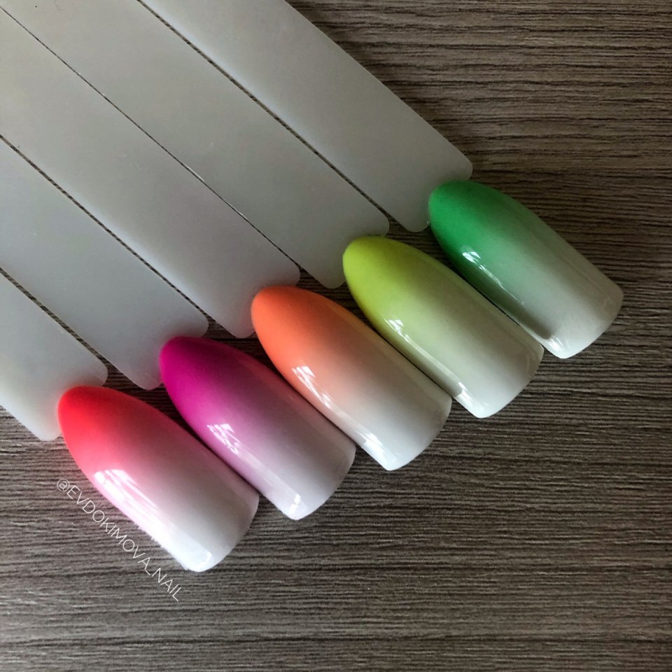 Молочный градиент маникюр