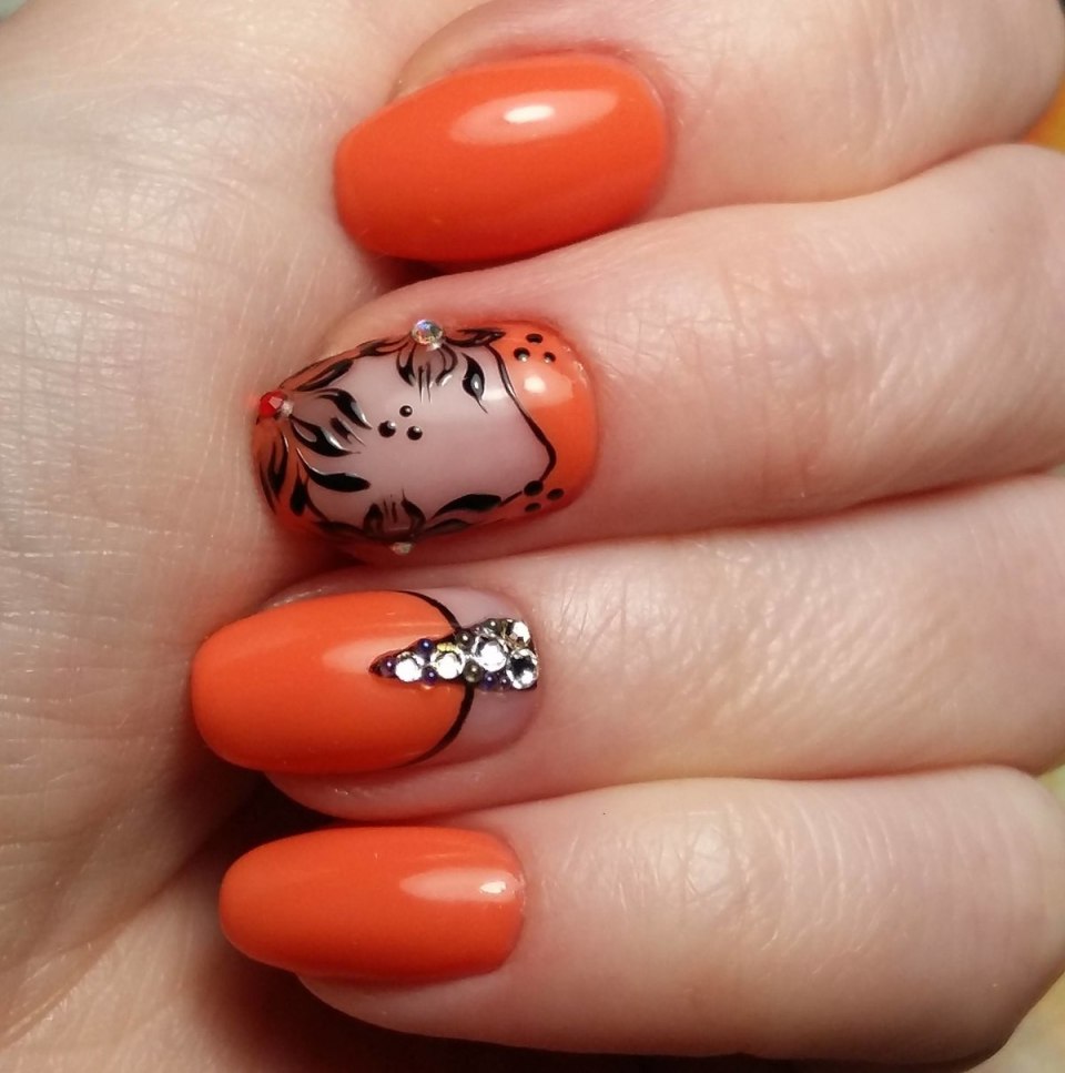 Маникюр оранжевого цвета