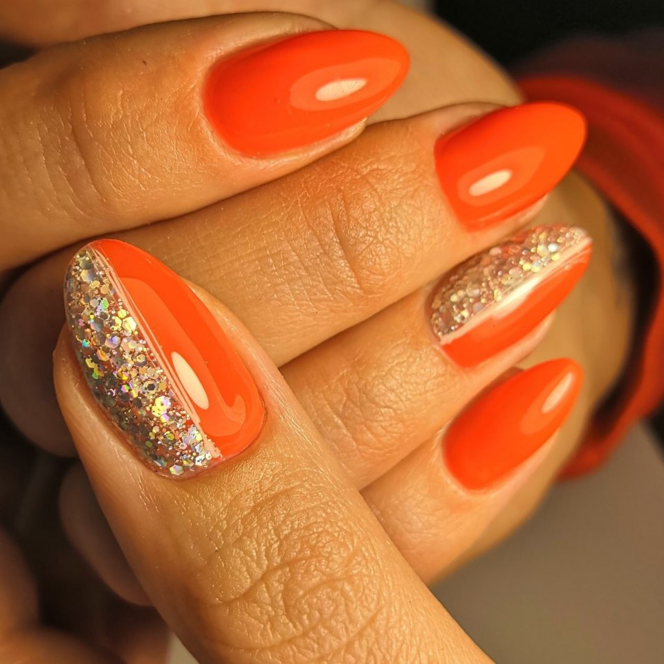 Маникюр в рыжих тонах