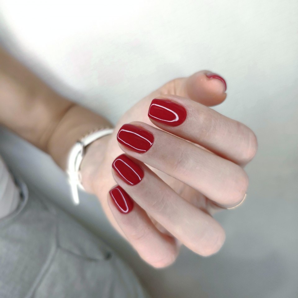 Красный маникюр