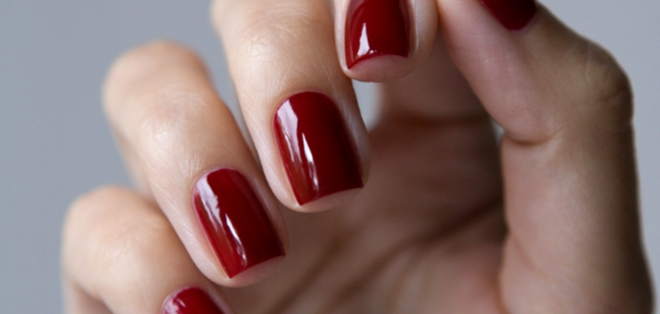 Классический красный маникюр