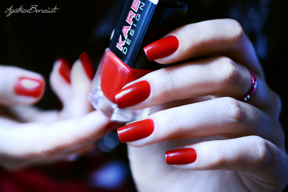 Красный маникюр