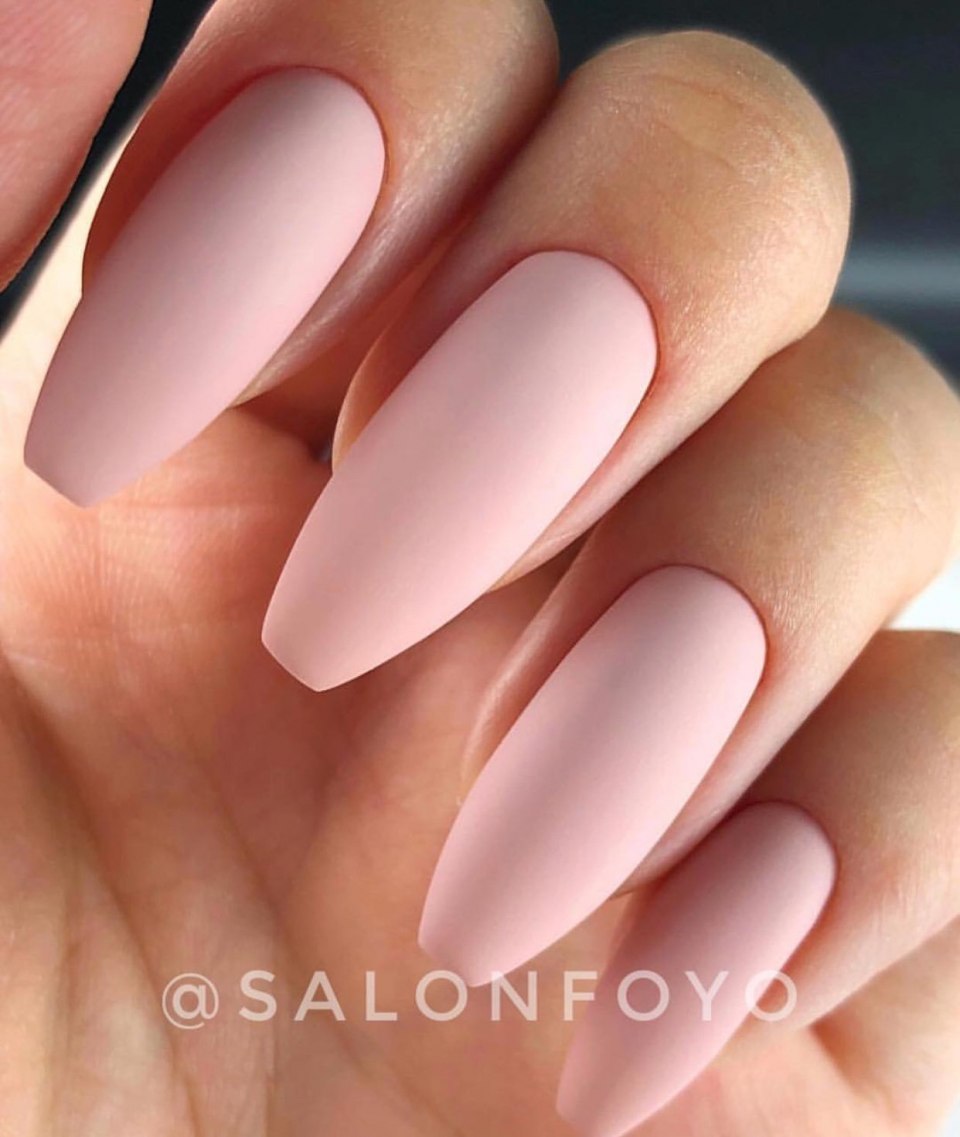Нежно розовые матовые ногти