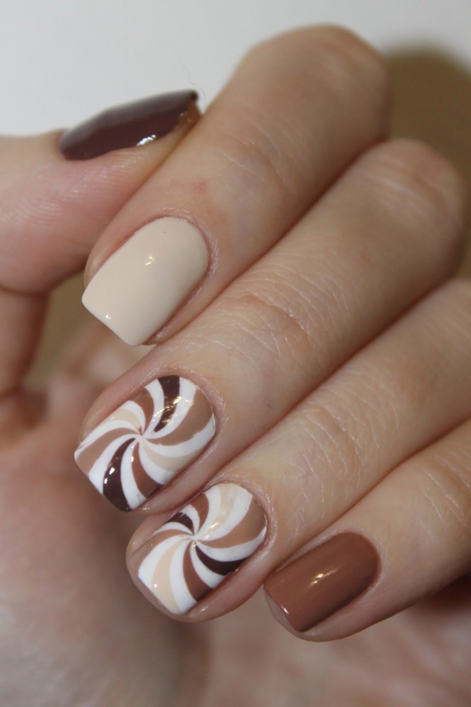 Маникюр в коричневых тонах