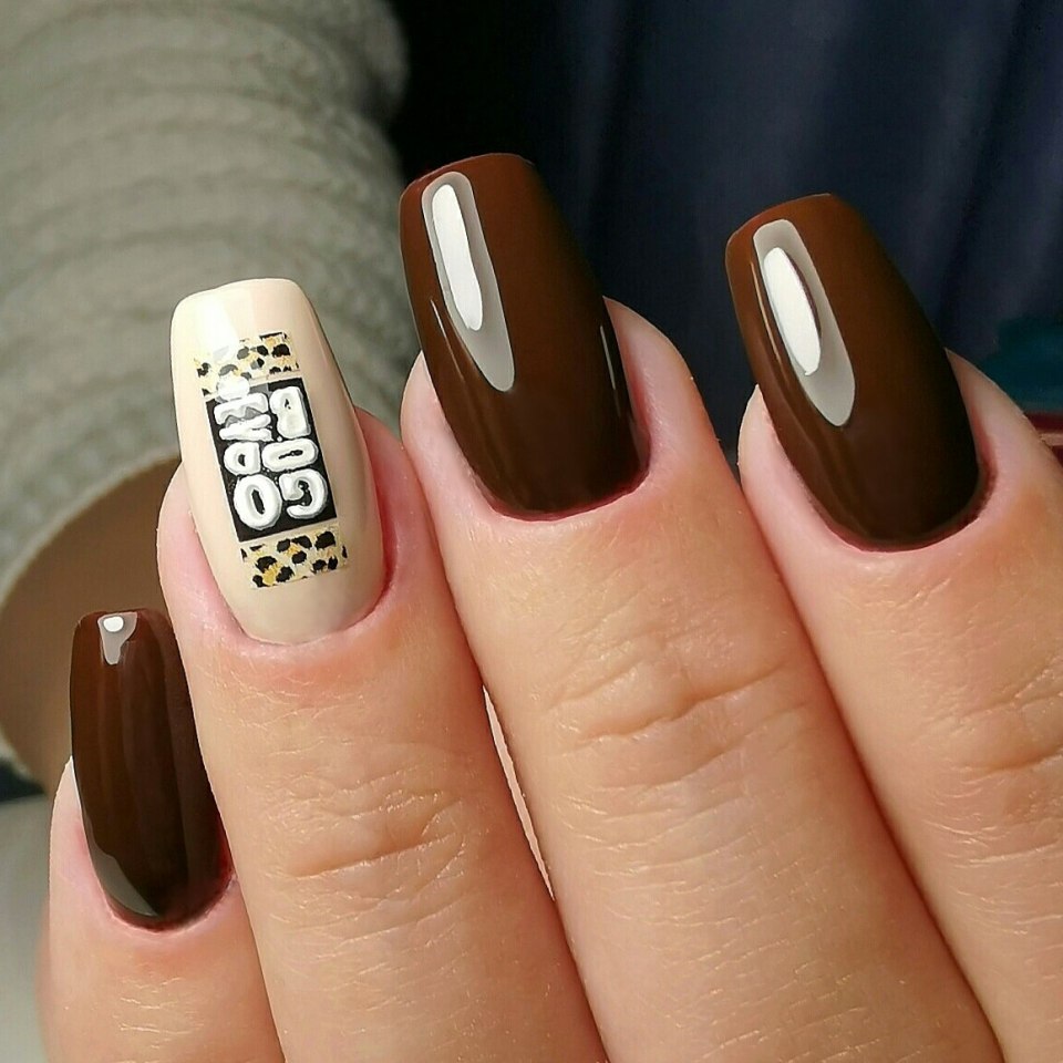 Коричневый маникюр
