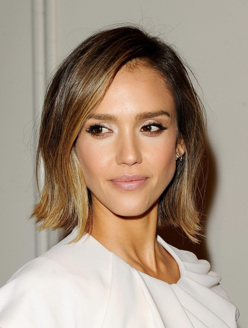 Джессика Альба средние волосы