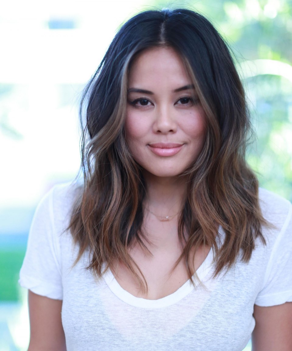 Пряди у лица на средние волосы