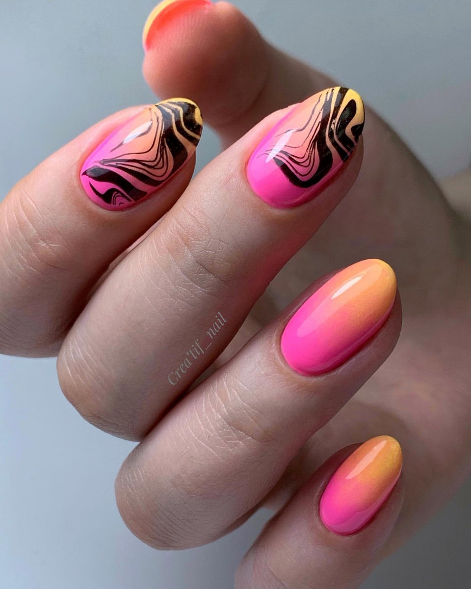 Маникюр с элементами градиента