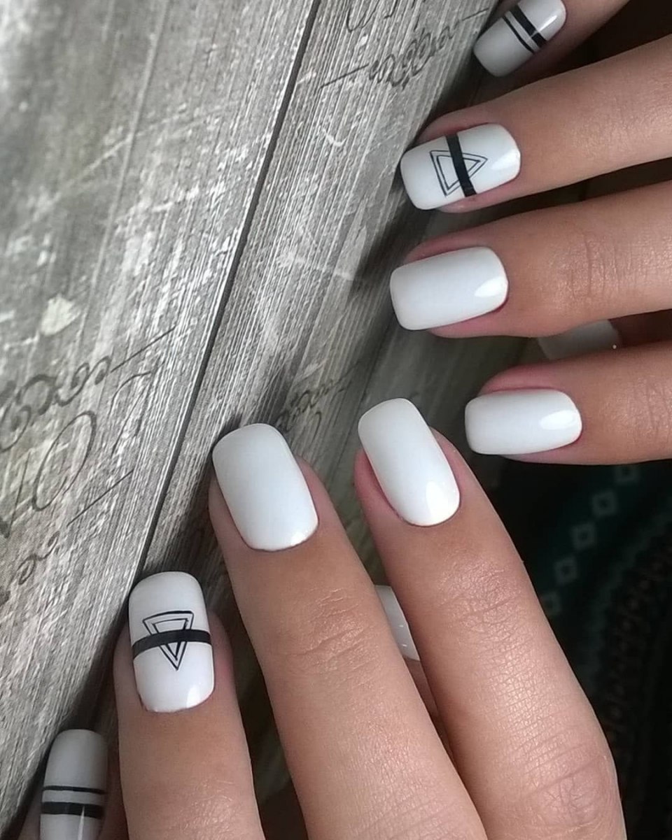 Белый маникюр на короткие ногти