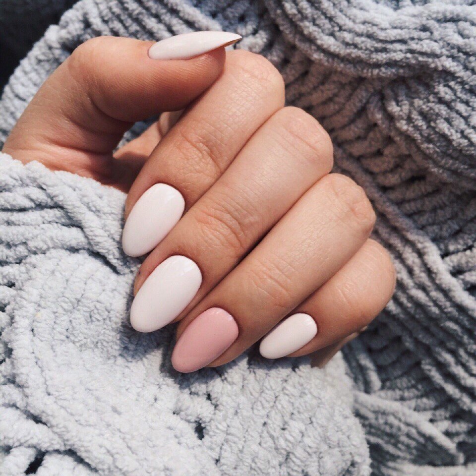 Красивый молочный маникюр