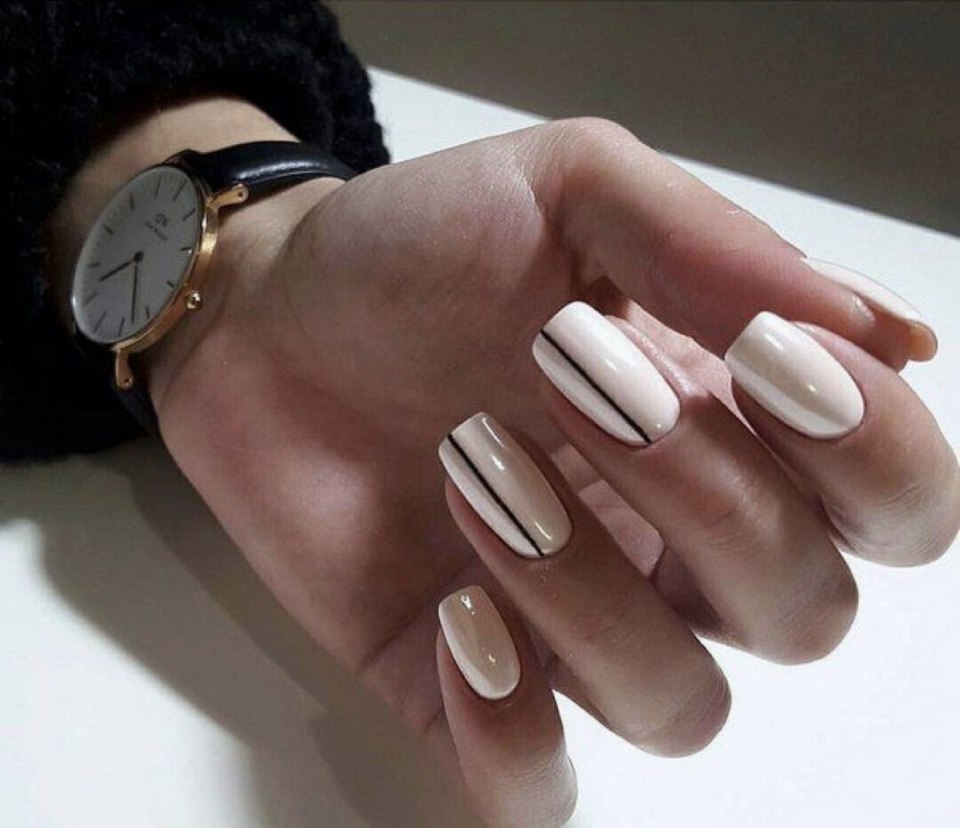 Строгий маникюр для офиса