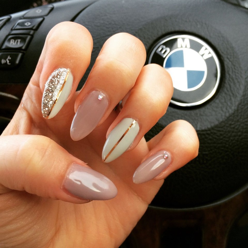 Бежевые ногти